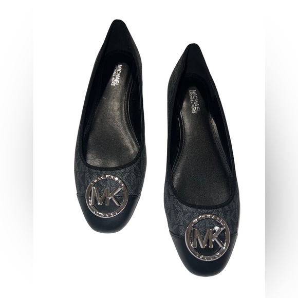 MICHEAL KORS black flat shoe with silver logo Size 6 new. - Picture 1 of 5